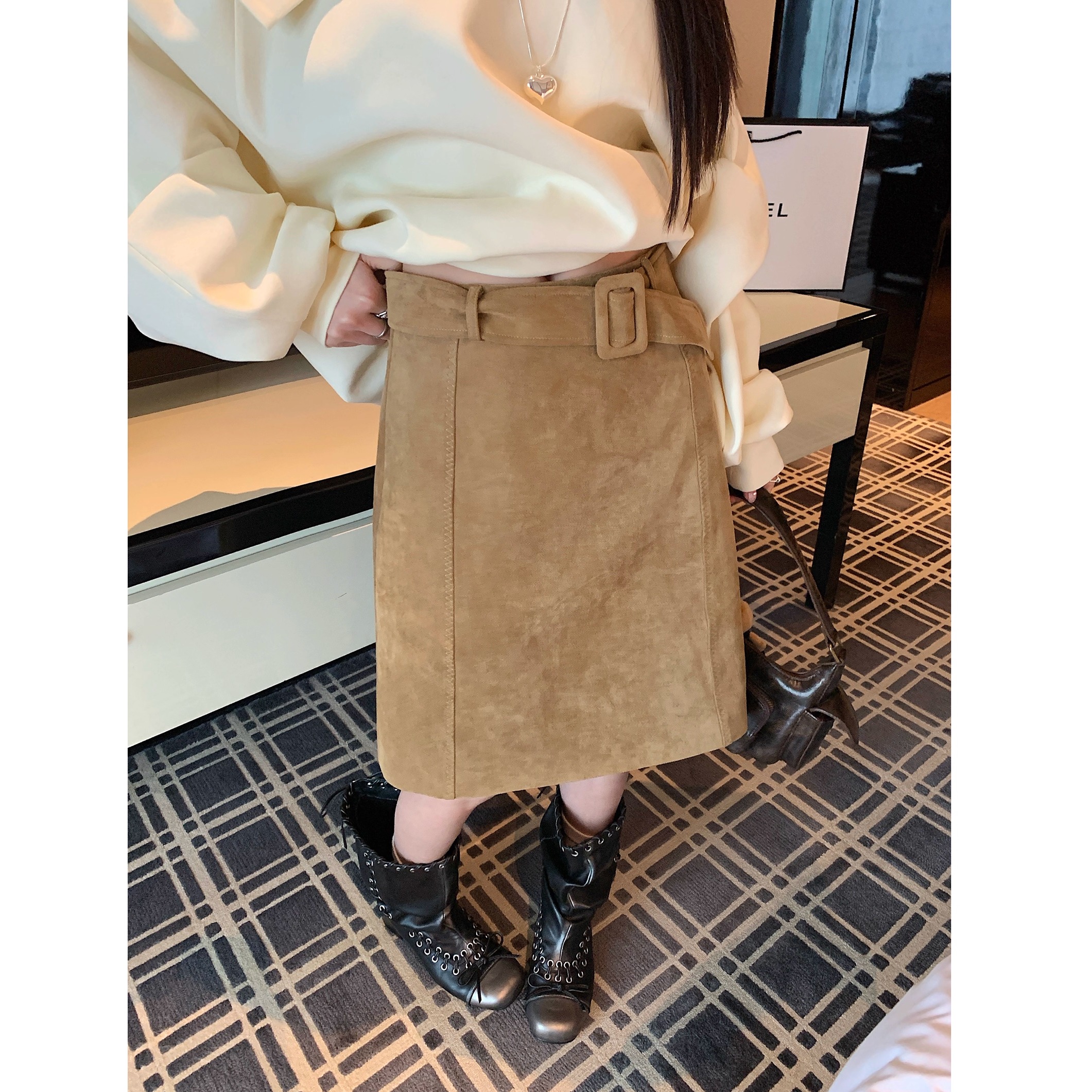 高级感鹿皮绒半身裙女秋冬2025