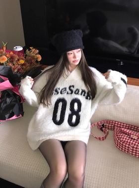 保暖白色时尚字母V领毛衣女冬加厚2025水貂毛拼色套头上衣中长款