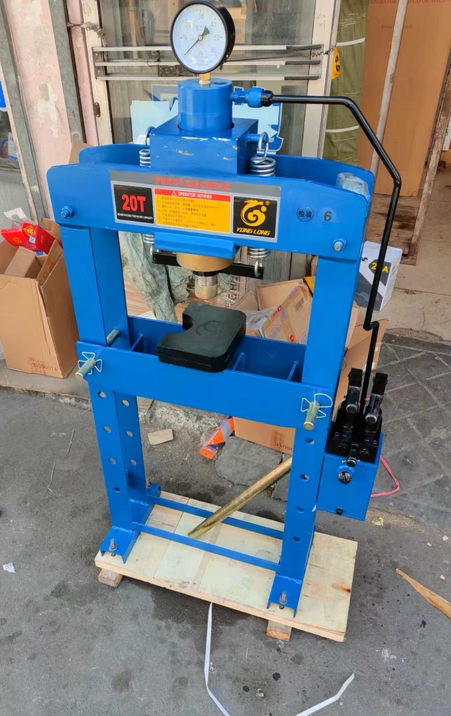 青岛华龙压力机华龙压机压力机机床手动气动电动液压轴承压衬胶套