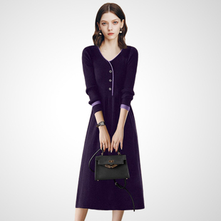 兰卡时尚V领单排扣修身连衣裙女2026年春季新款深紫色针织连衣裙
