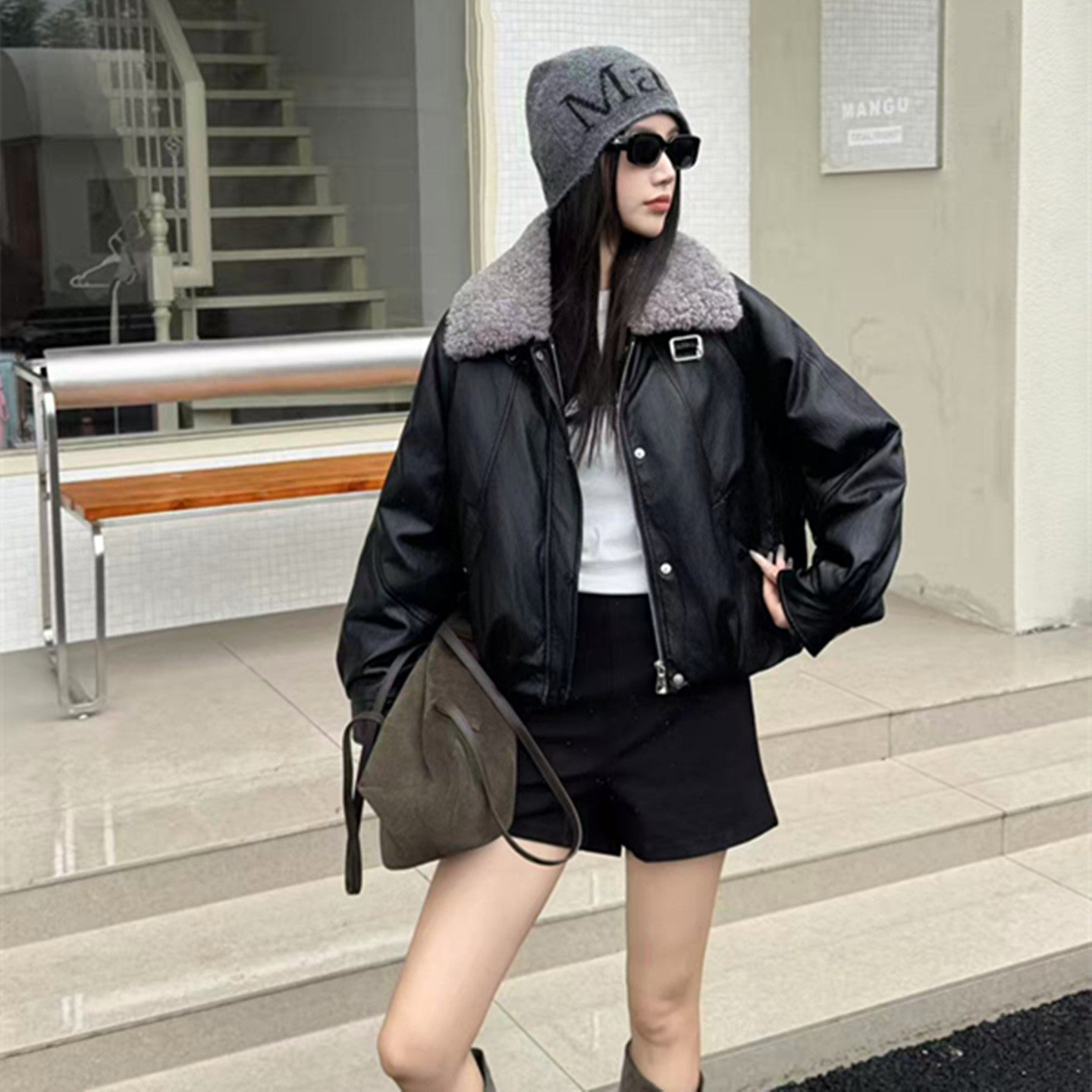 羽绒服女短款加厚毛领PU皮衣外套