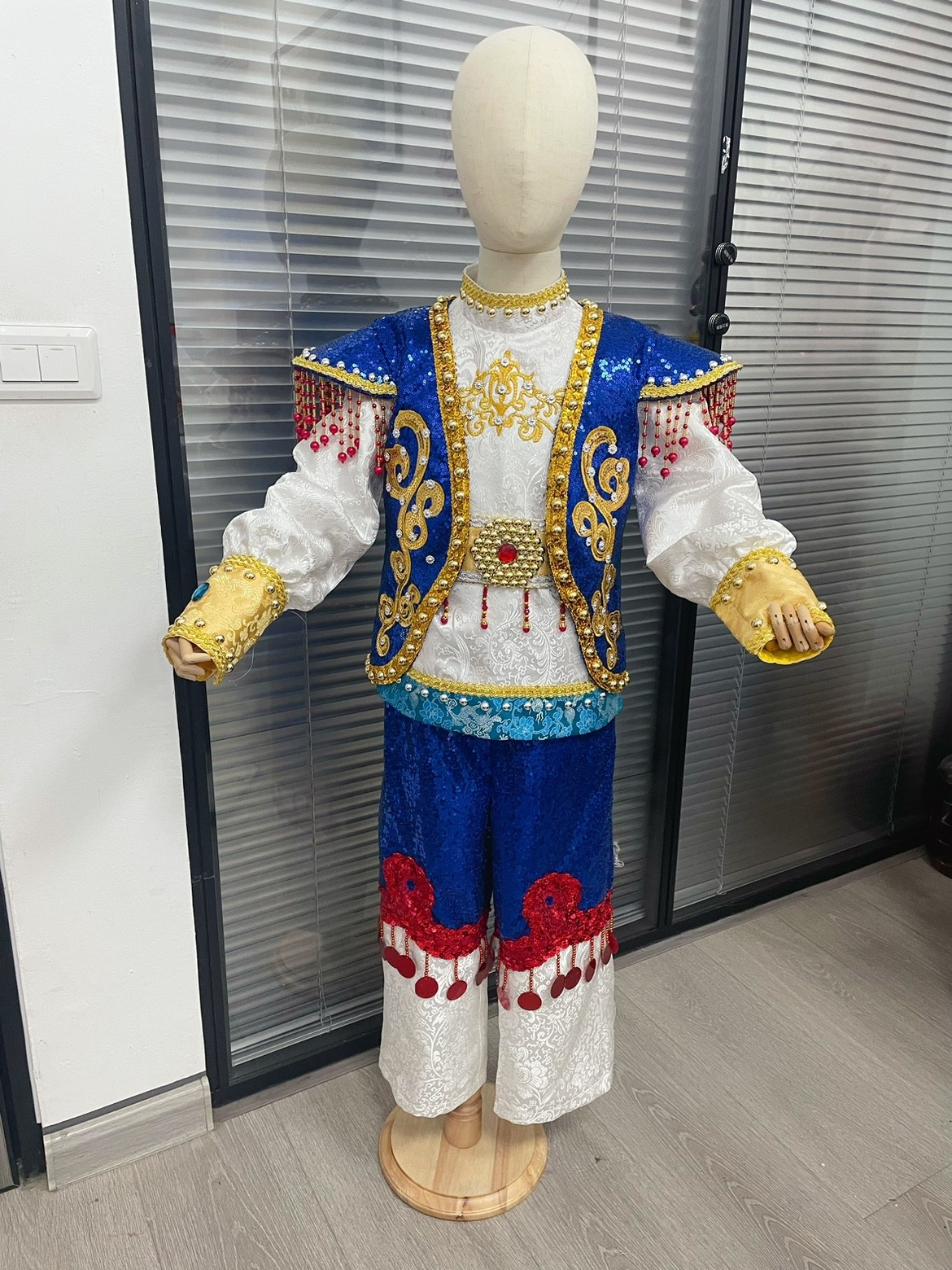 快乐阳光男童演出服新疆少数民族哈萨克族回族维吾尔族中大童高端
