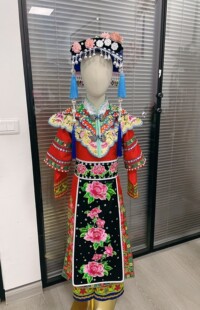 2022新款快乐阳光女童羌红演出服儿童少数民族羌族独唱舞台表演服