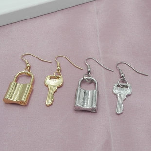 青岛日韩全新现货耳钉简约时尚金色银色锁钥匙 个性创意耳坠2020