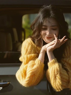 徐璐同款法式高级感黄色慵懒风绞花V领毛衣气质灯笼袖针织衫2022