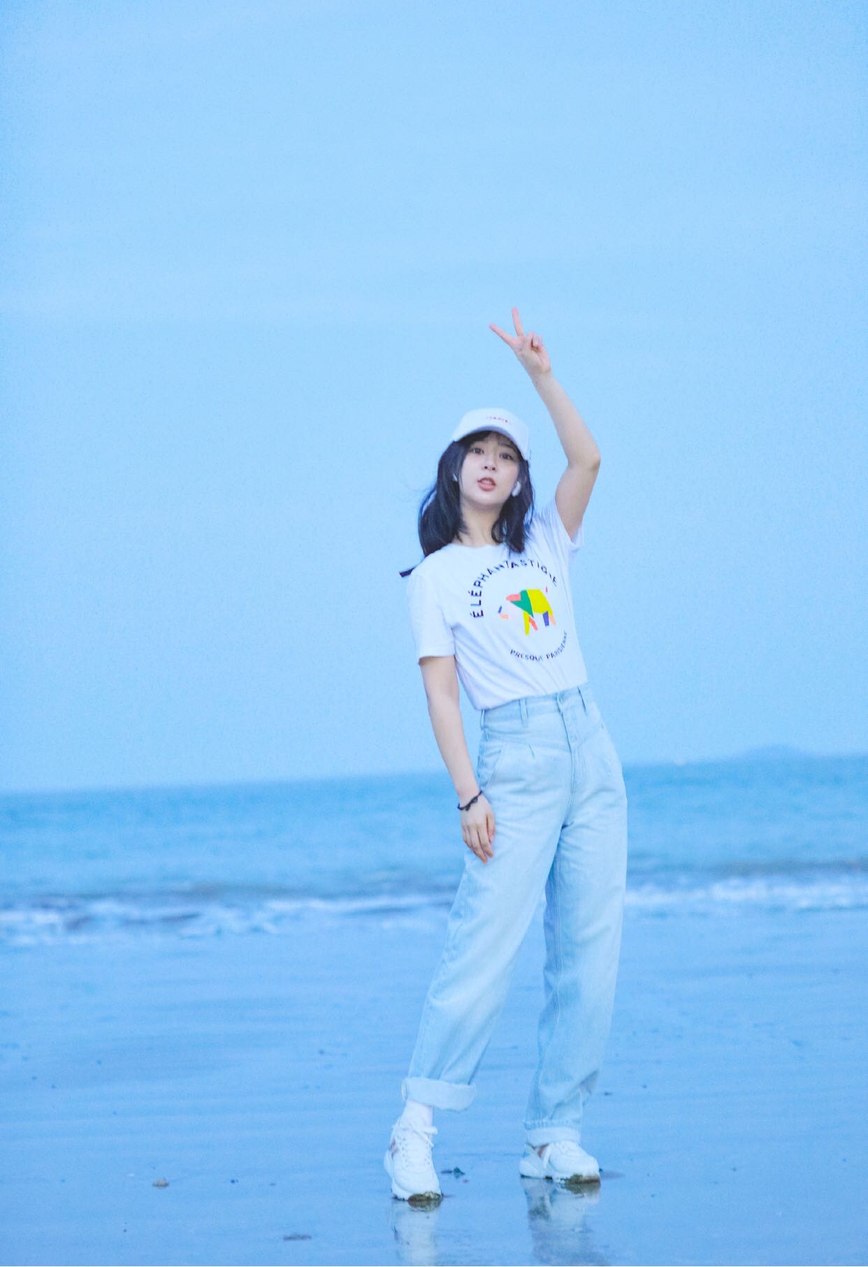 杨紫海边写真同款白色字母印花白色T恤浅蓝高腰牛仔阔腿裤直筒女