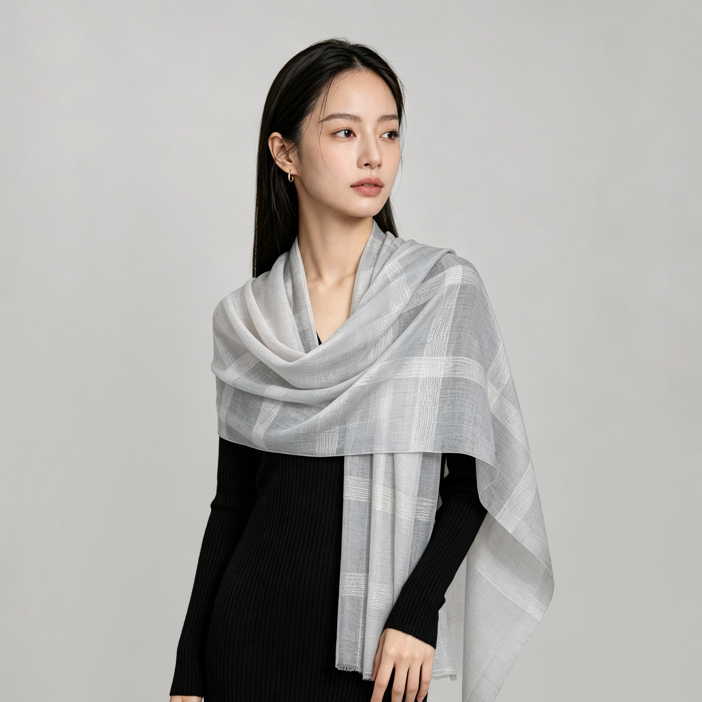 简约高级灰调羊毛丝巾披肩女秋季新款围巾氛围感时尚百搭斗篷外搭