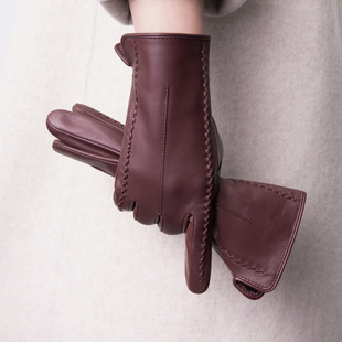 2026新款显手细皮质手套女朱红色羊皮材质保暖百搭妈妈冬季时尚风