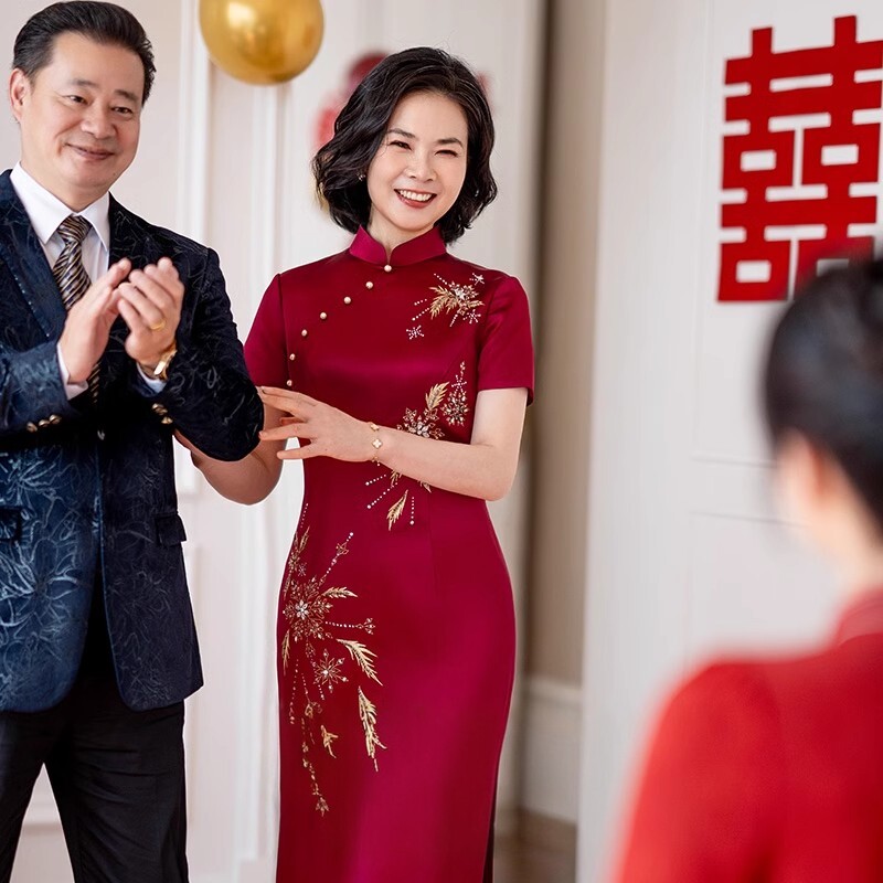 喜婆婆婚宴装2025新款妈妈装高贵重工旗袍中年妈妈气质连衣裙礼服