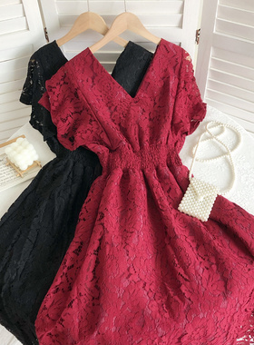 2021新款温柔风百搭V领镂空蕾丝收腰显瘦荷叶袖中长款a字连衣裙女