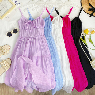 性感褶皱V领吊带连衣裙女2025夏季新款温柔风收腰显瘦a字中长裙