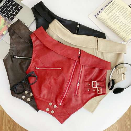 斜领露肩PU皮短款马甲背心女