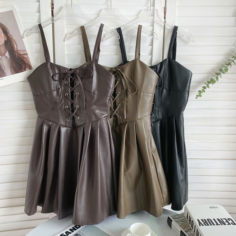 性感A字高腰PU皮褶皱吊带裙短裙