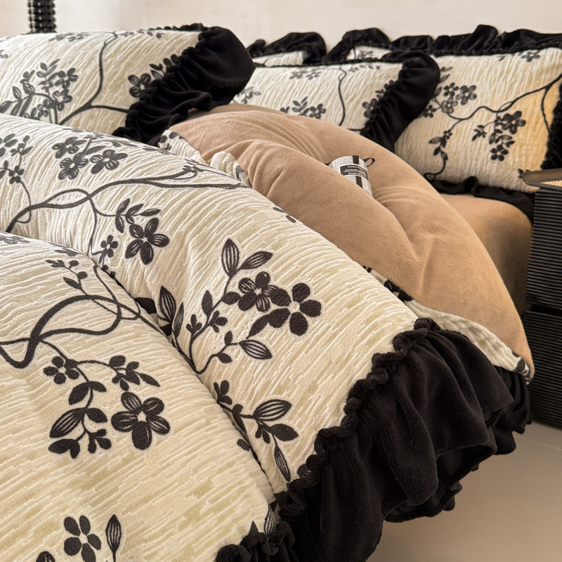 A类母婴牛奶绒花边款高级感黑白色四件套加厚法兰绒冬季保暖床品