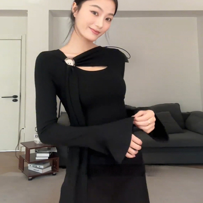 早秋黑色打底衫上衣女2025新款轻奢高级感镂空修身气质长袖针织衫