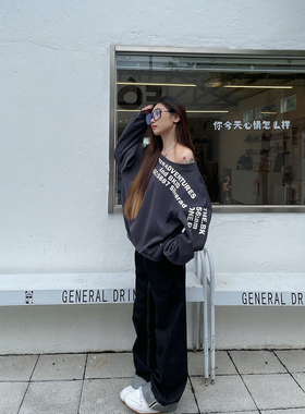 BCRA美式字母印花斜肩长袖卫衣女秋季宽松慵懒设计感百搭露肩上衣