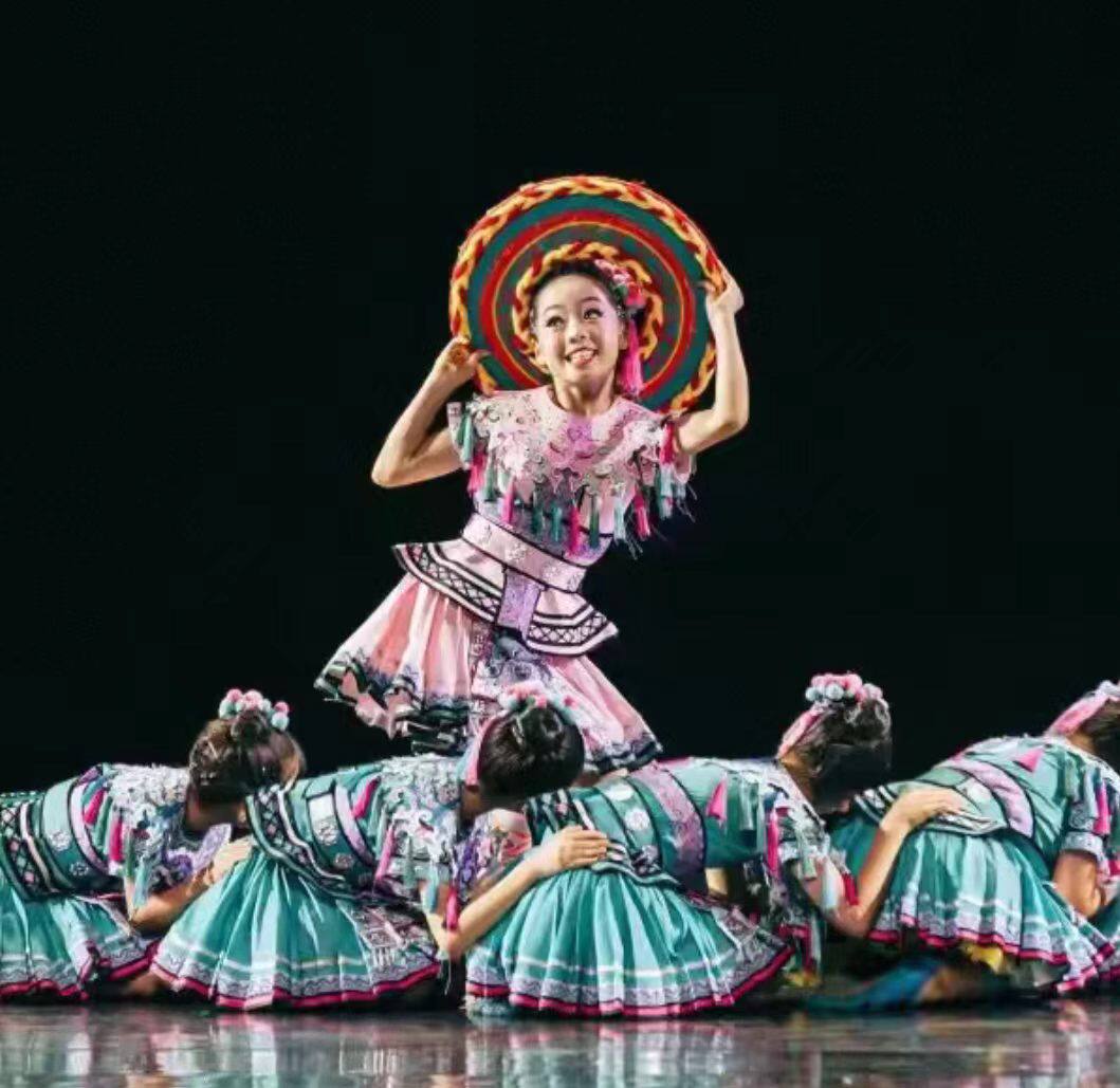 第十三届小荷风采花瑶娃的星空儿童舞蹈演出服发光斗笠表演道具