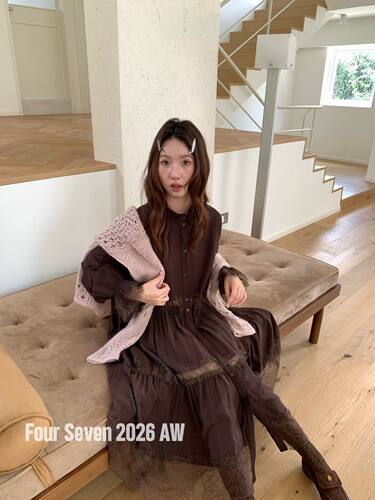Fourseven十三行早秋新款网纱蕾丝拼接长款连衣裙女花边浪漫法式