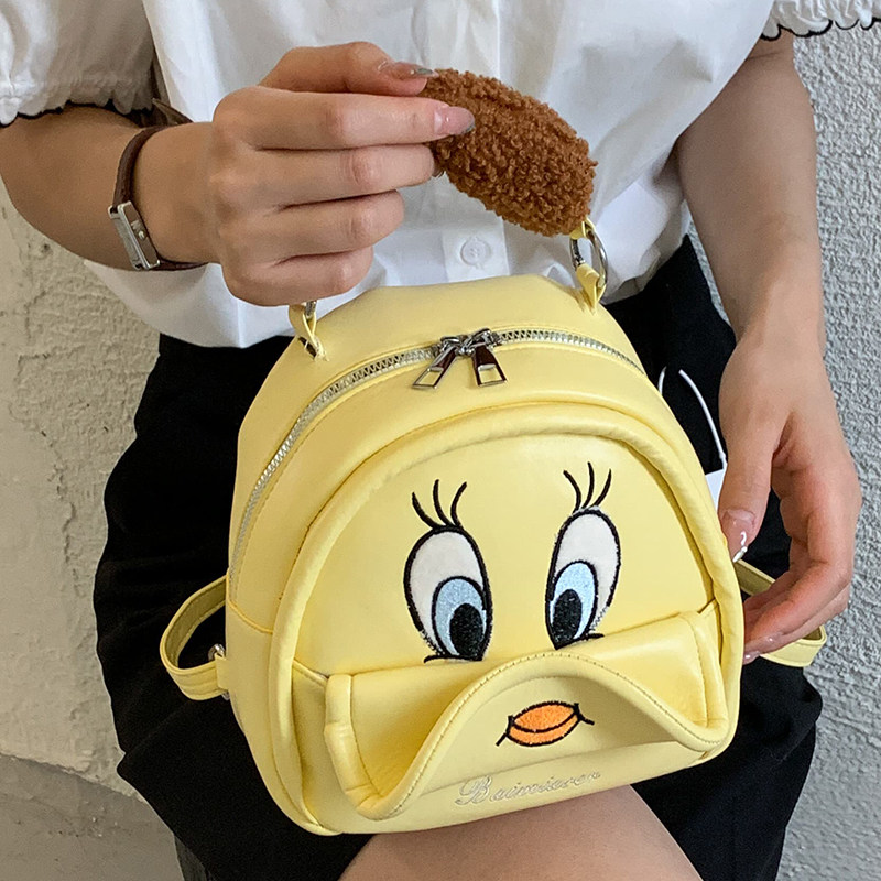 萌系奶黄色显眼搞怪小背包图片