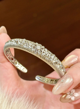 小红书爆款圣索菲亚蕾丝花环拉丝手镯精致复古宽版拉丝闪钻手环