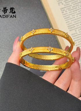 意大利工艺沙金点钻四叶草拉丝手镯女小众轻奢高级感金色手镯复古