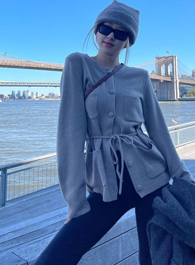 灰色抽绳系带收腰上衣2025新款女装韩版复古气质百搭毛衣针织开衫