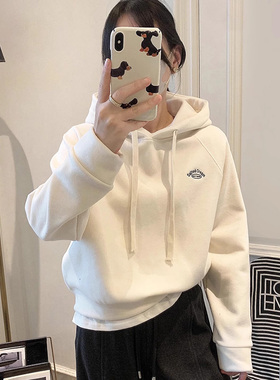 洋气白色加绒连帽卫衣女秋冬2025女装韩版时尚抽绳插肩袖短款上衣