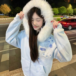 蓝色雪花刺绣毛领拼接连帽卫衣外套女秋冬加绒设计感小众拉链开衫