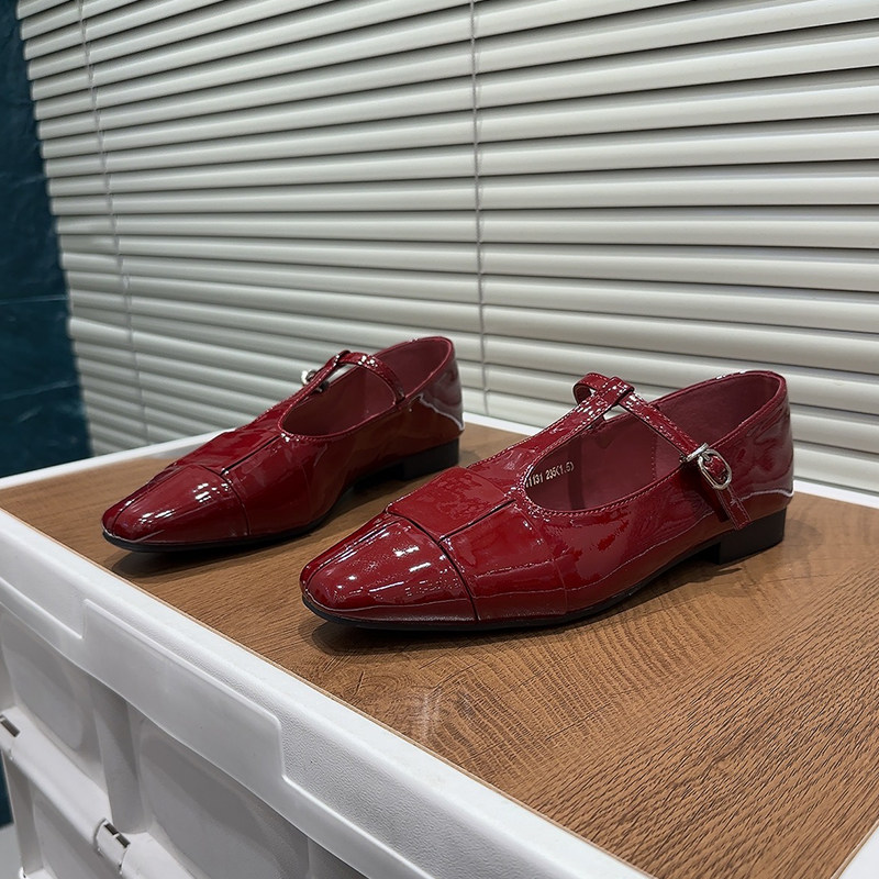 法式复古风红色漆皮玛丽珍鞋女低帮一字扣带方头平底小皮鞋高级感