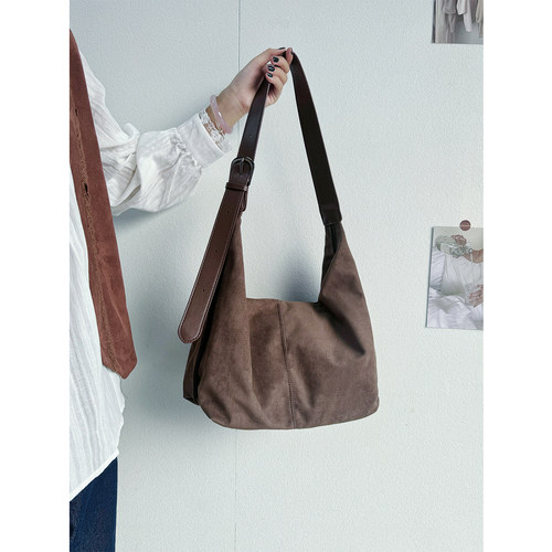 麂皮绒百搭复古大容量通勤托特包