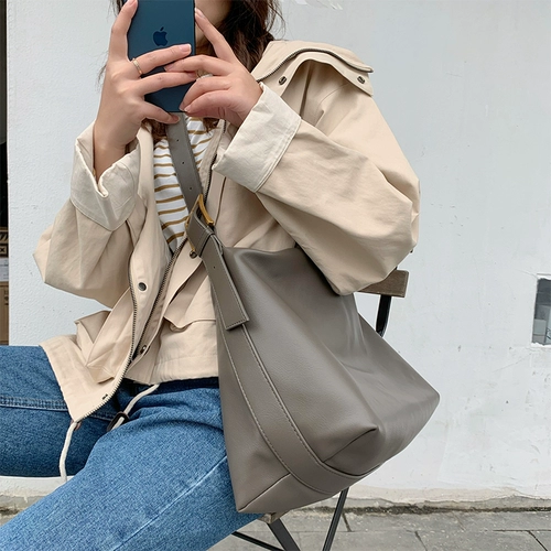 Сумка через плечо, вместительная и большая минималистичная сумка на одно плечо, коллекция 2023, в корейском стиле