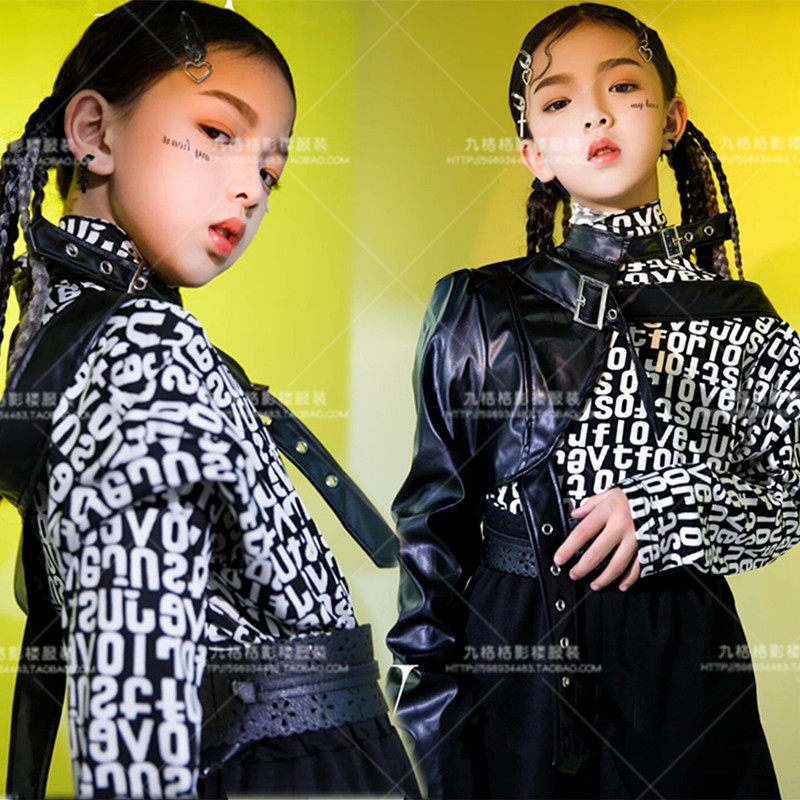 舞台走秀科技风服装女模特比赛演出服儿童摄影主题写真拍摄艺术照