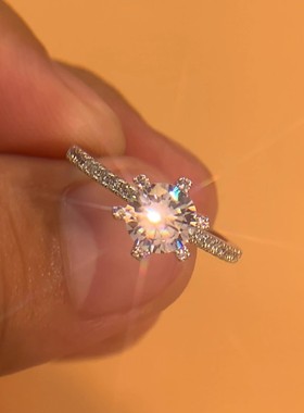 s925纯银六爪仿真钻戒女 1克拉戒指环莫桑石情侣求婚个性生日礼物