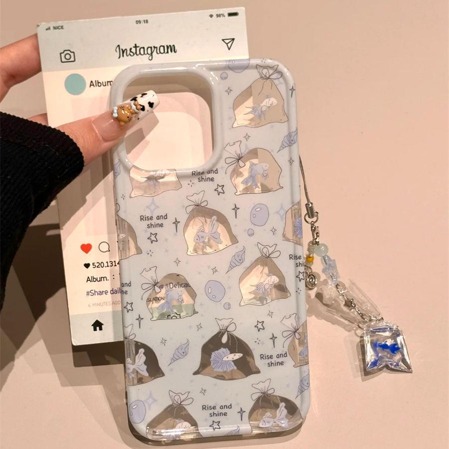 ins镂空水袋蓝色小鱼适用iphone16pro手机壳苹果16新款15创意挂坠14pro女款13超火15promax防摔保护套