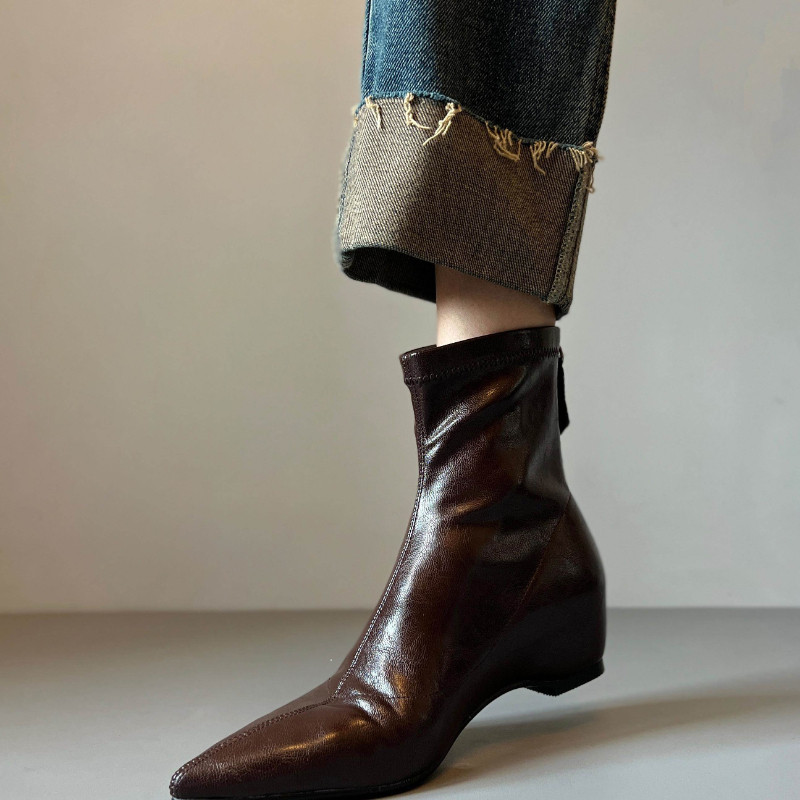 软底尖头短靴女真皮后拉链平底时装靴秋冬季新款复古内增高及踝靴