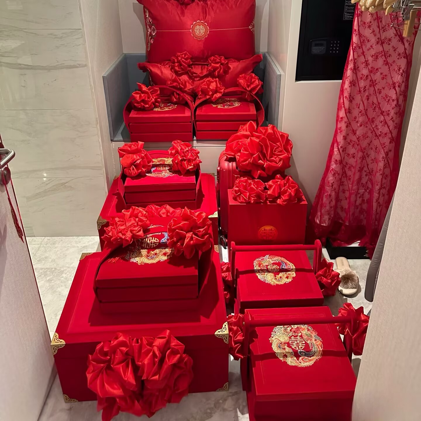 陪嫁嫁妆拉花结婚大红花球红绸布牵巾婚礼绑陪嫁用品绣球婚车装饰