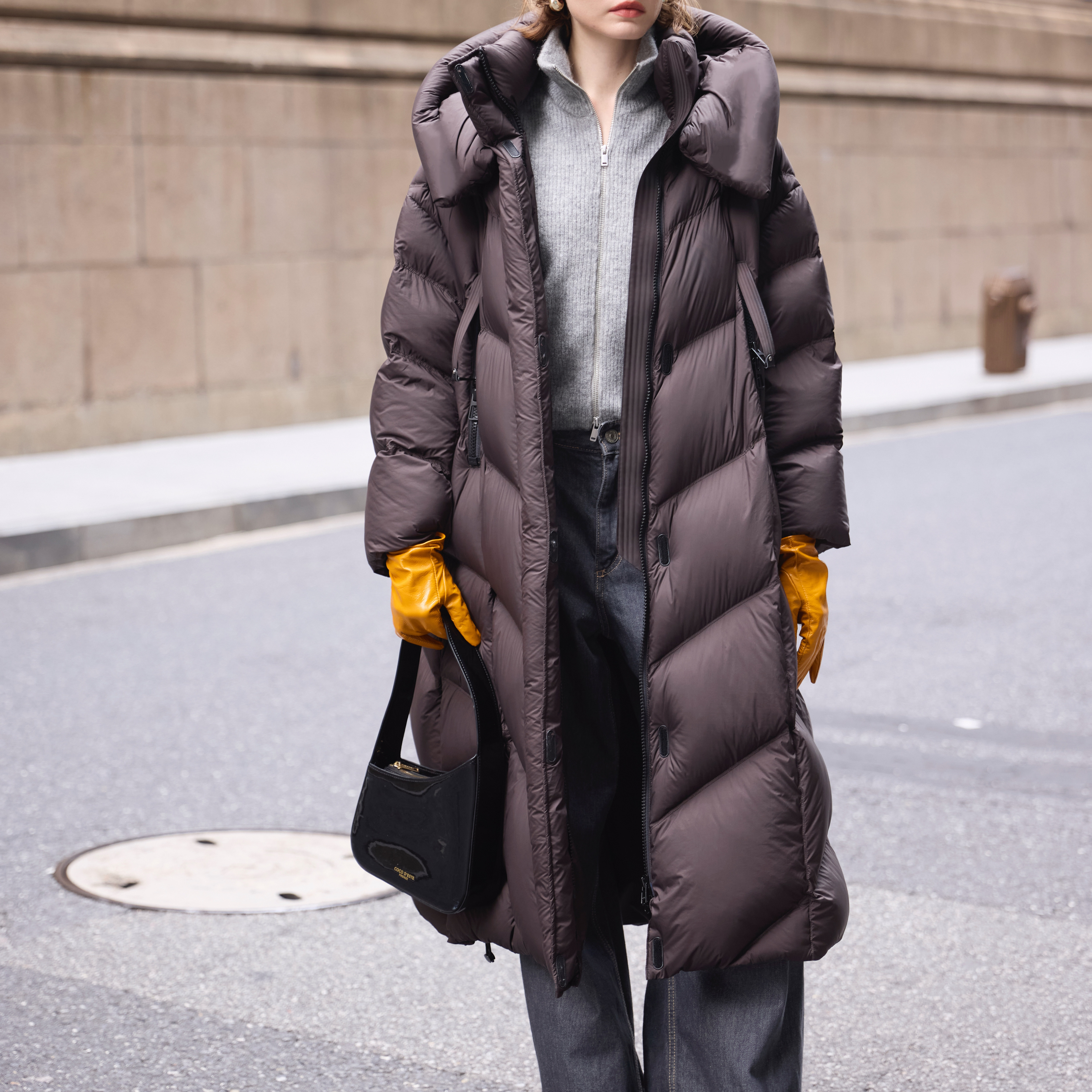 露韵诗秀场风欧版泡芙大长款90白鸭绒羽绒服长款028