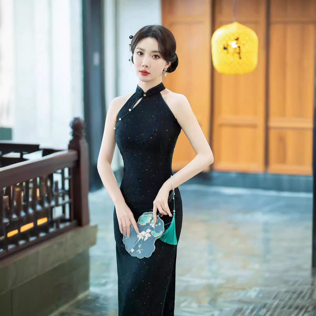 女装气质2026夏季蕾丝新中式旗袍挂脖连衣裙改良露肩性感无袖礼服
