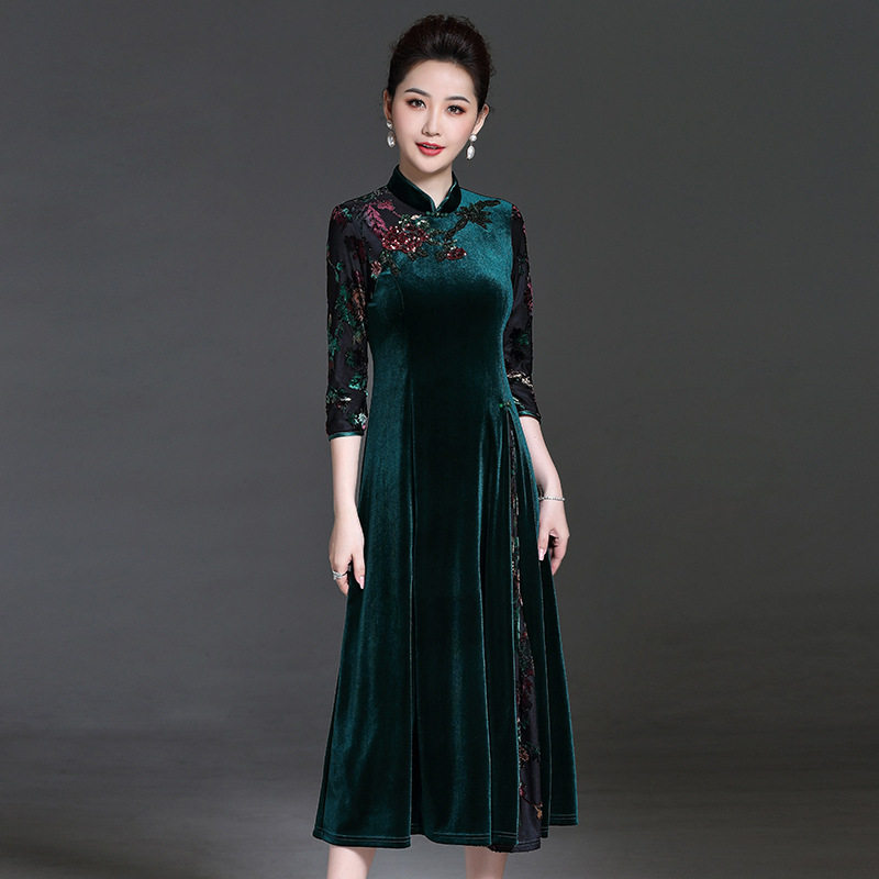 2026年新款金丝绒刺绣连衣裙喜婆婆刺绣旗袍婚礼婚宴妈妈装女外贸