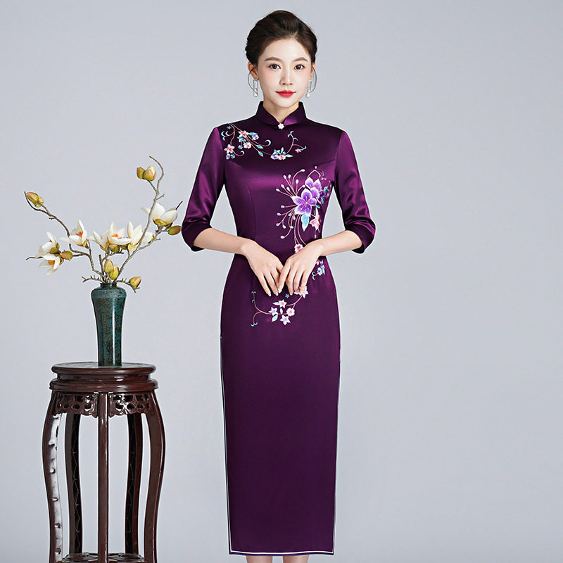 2026婚宴喜婆婆装高端刺绣旗袍 新款春夏紫色妈妈礼服修身连衣裙