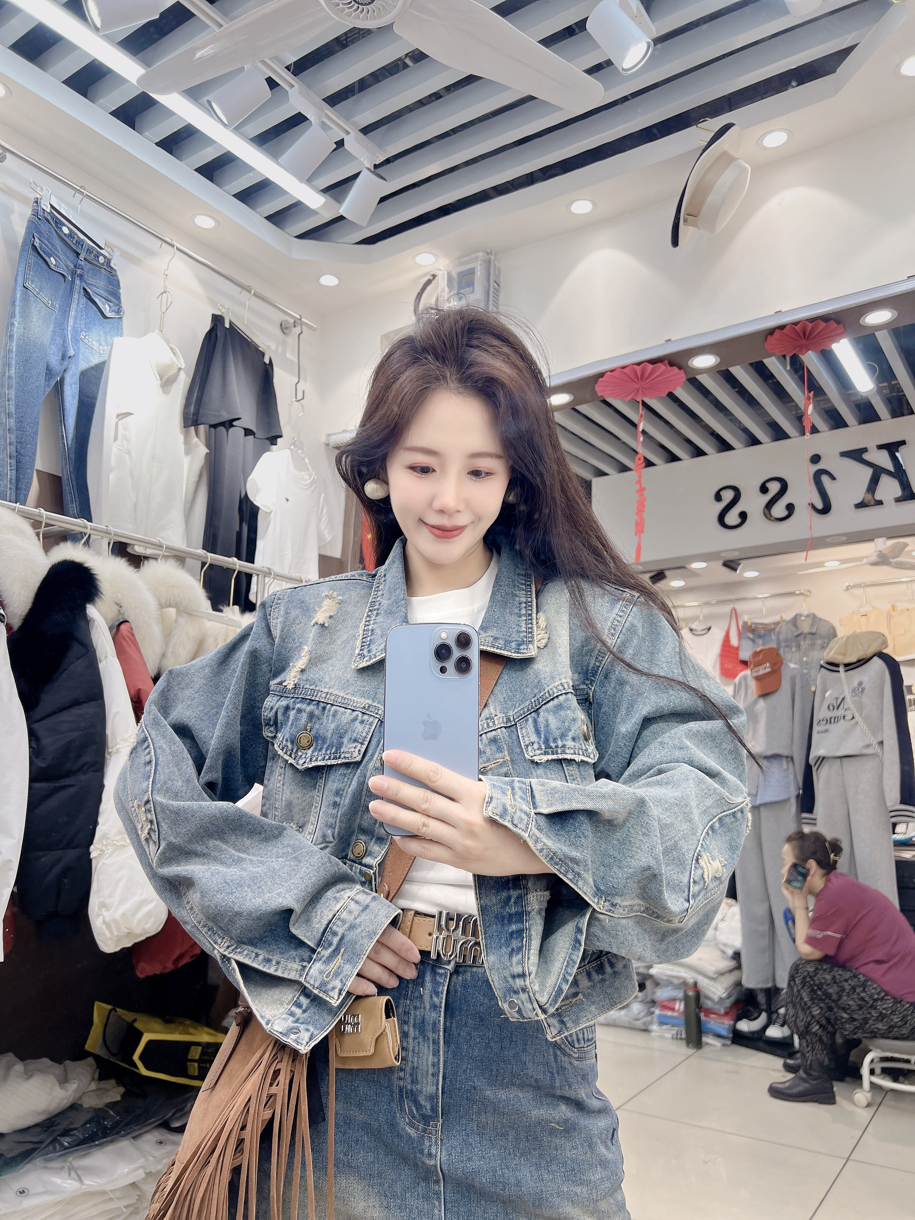 2026年新款高端显瘦破洞设计感辣妹上衣复古做旧短款牛仔外套女