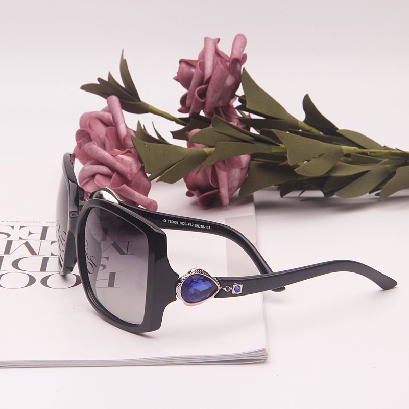 【品牌单】女士高档镶钻偏光太阳镜黑色防紫外线优雅开车驾驶墨镜