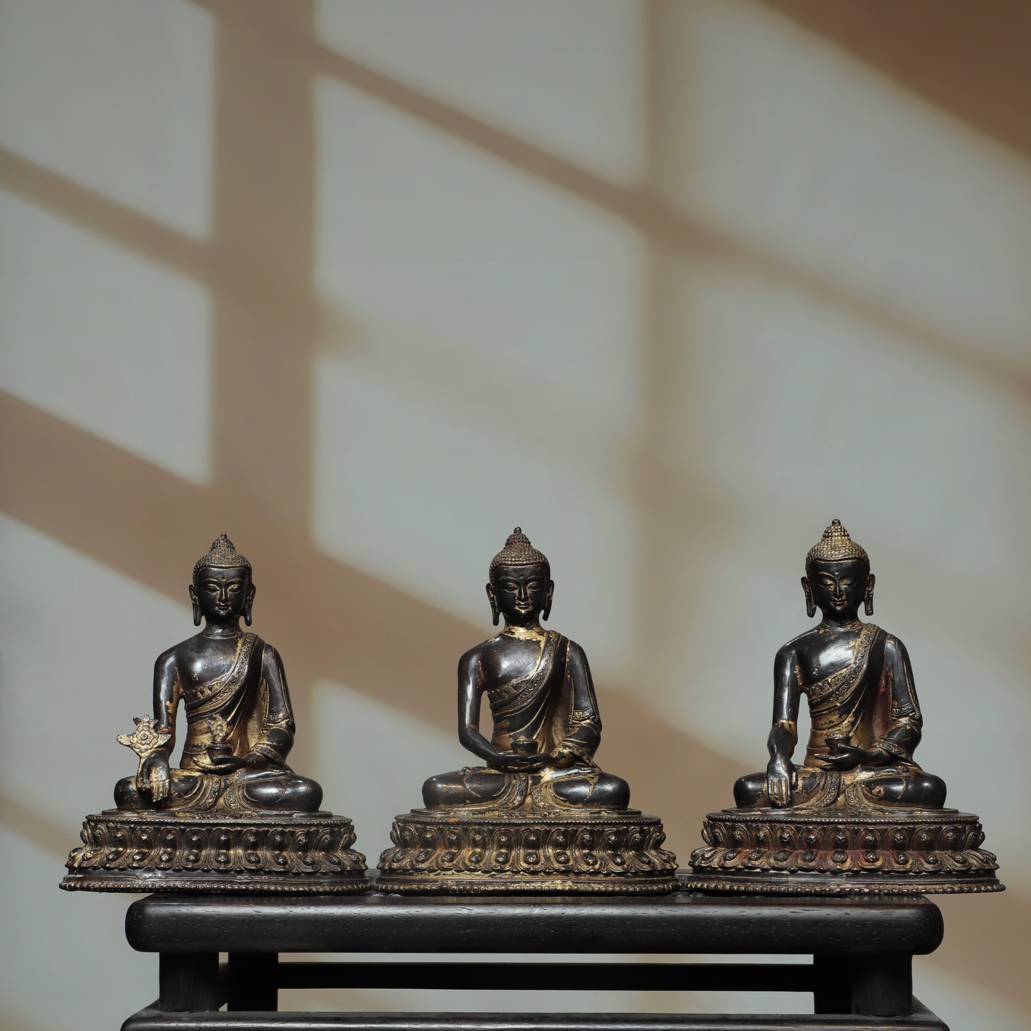 释迦牟尼药师佛像藏传密宗纯铜器雕拓金释迦摩尼三宝复古桌面摆件