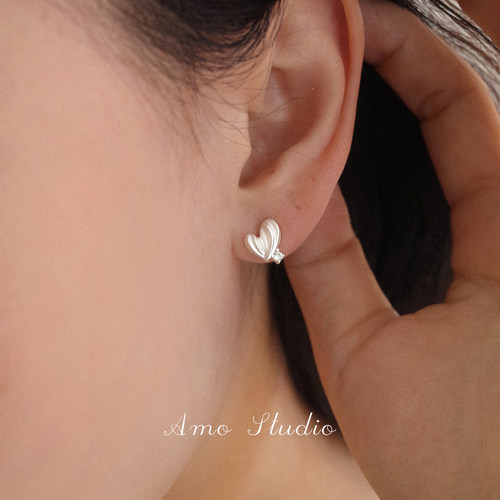 AMO闪钻爱心耳钉女银色甜美精致