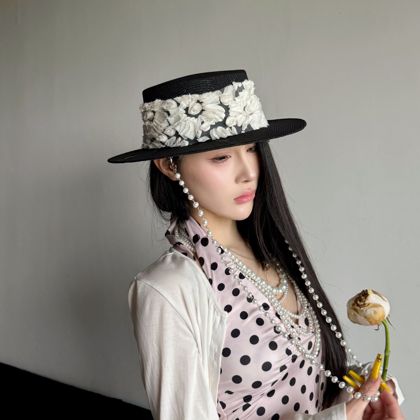 原创法式白色立体花朵棉麻纱平顶草帽女夏天遮阳珍珠链大檐礼帽子