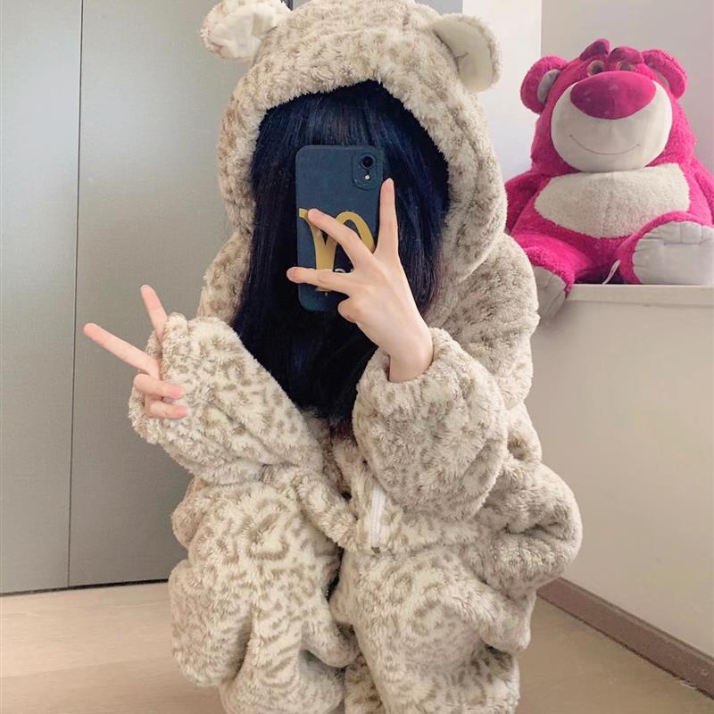 冬天可爱豹纹连体睡衣女秋冬珊瑚绒2025新款加厚加绒连帽睡袍冬季