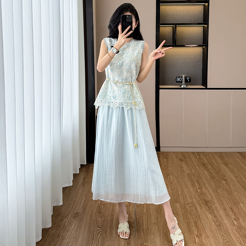 法式蕾丝镂空两件连衣裙女夏季新款减龄温柔度假风无袖气质长裙