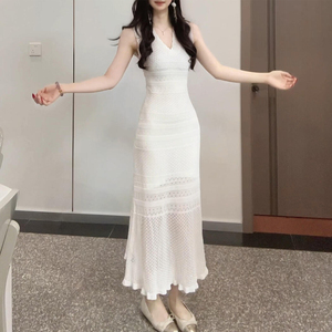 法式V领镂空针织连衣裙女2026新款夏气质高级感无袖修身显瘦长裙