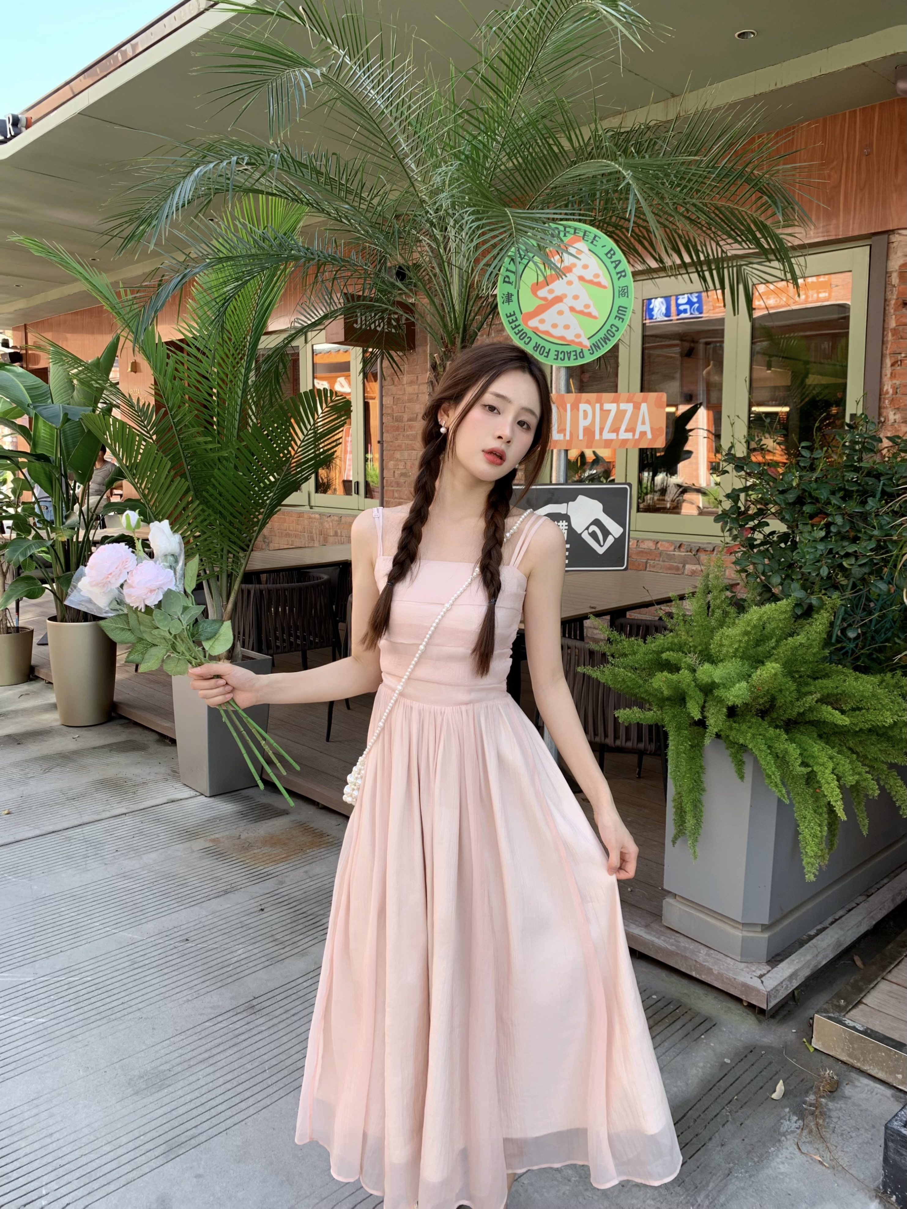 夏季褶皱设计感收腰粉色仙女裙潮