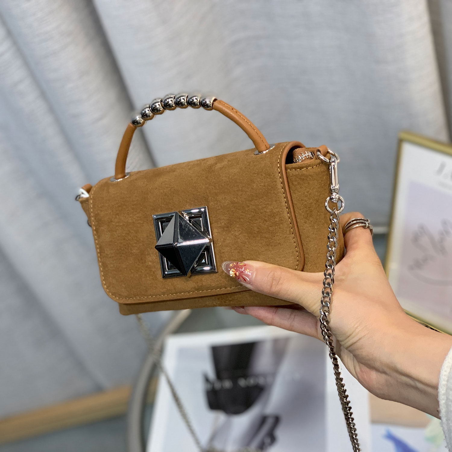 2026时尚新款牛皮绒翅膀包女高级感金属锁扣手提斜挎链条小包百搭